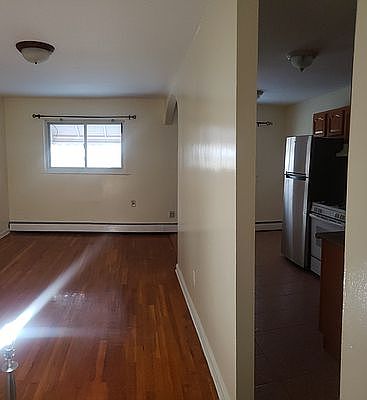 2nd image of 951 Ashford St #1