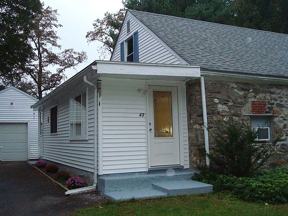 4th image of 43 S Quaker Ln
