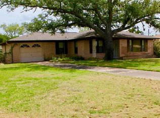 716 S Ellis St, Giddings, TX 78942