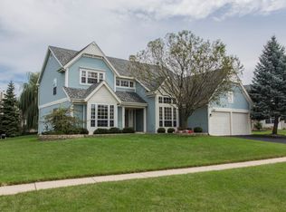 261 Shawnee Cir, Bartlett, IL 60103