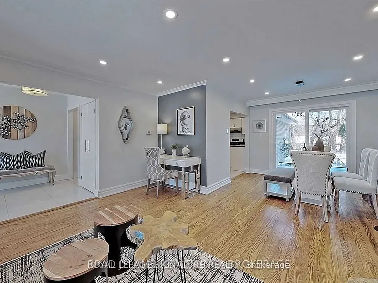 17 Baroness Cres #UPPER — Photo 7