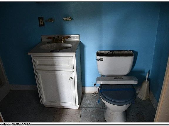 3rd image of 28 Williams St