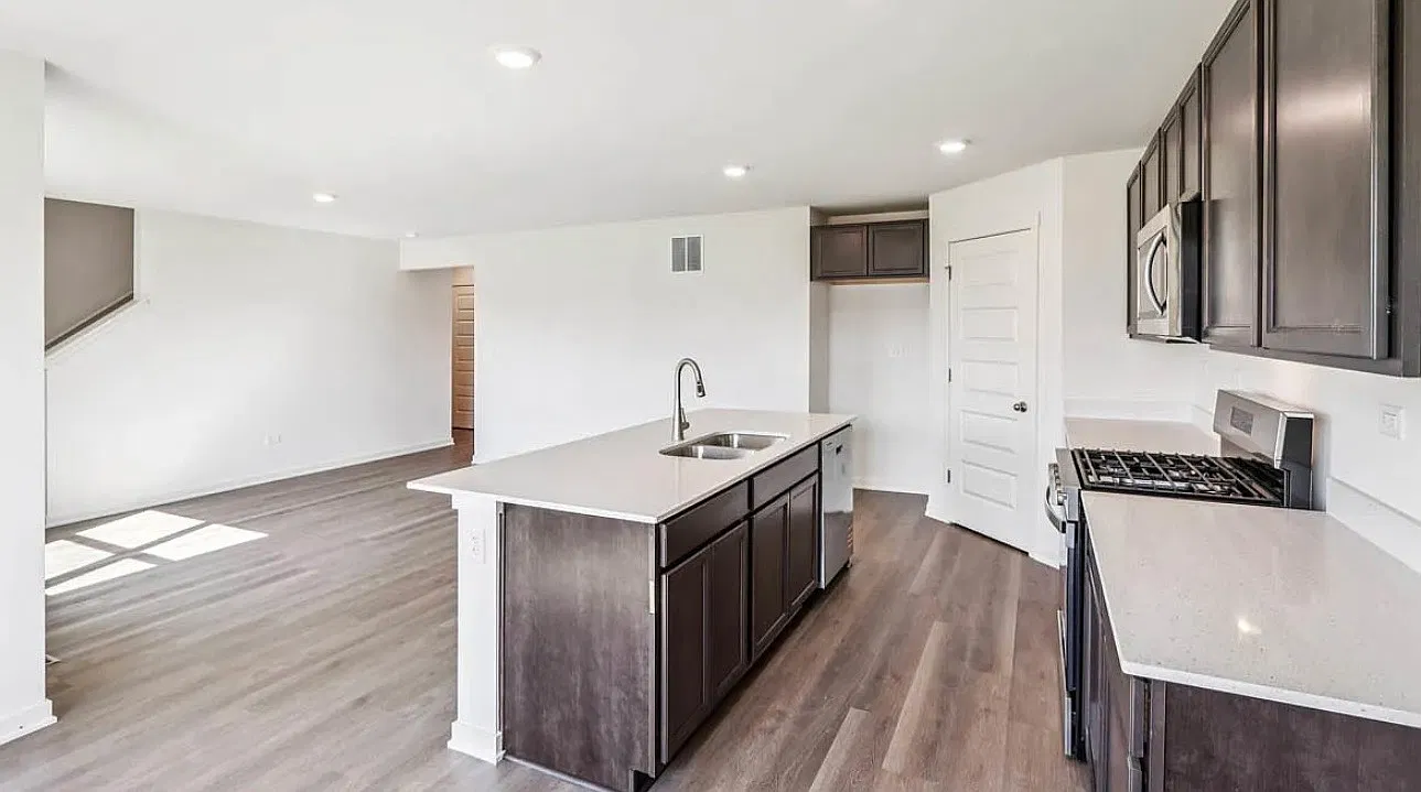 3 bed, 2.5 bath, 1663 sqft, $3,500 — Photo 4