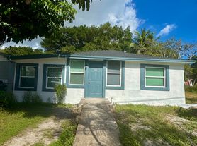 1161 NW 58th Ter, Miami, FL
