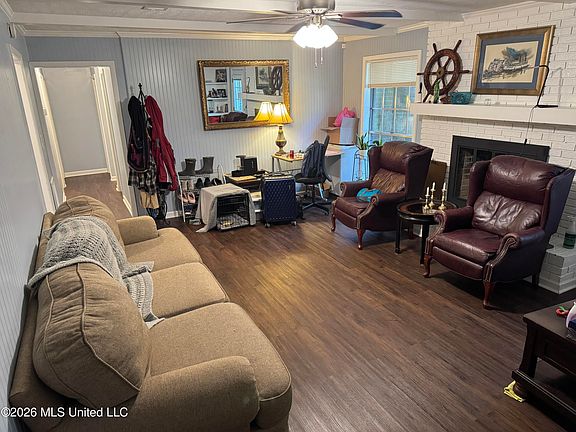 4th image of 1309 Canterbury Ln