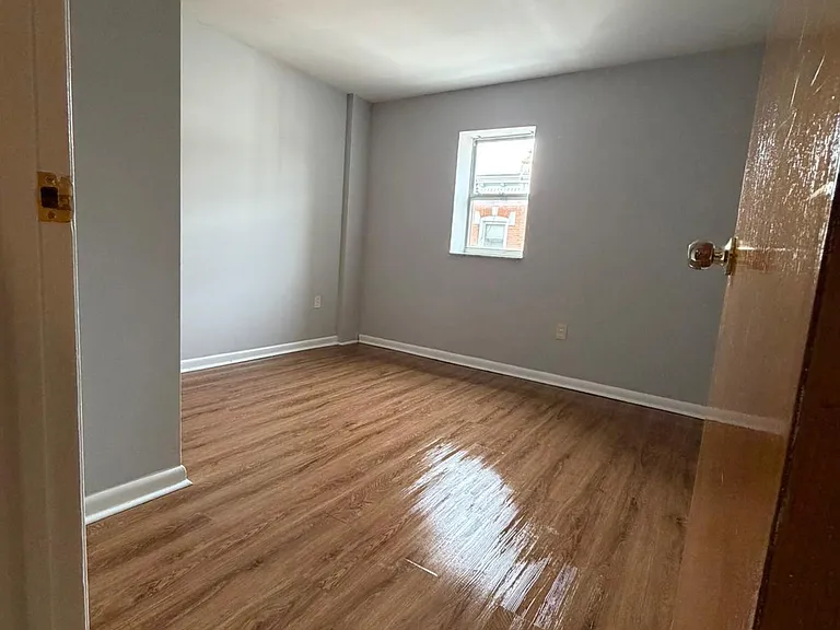 2327-2327 S Alder St #2 — Photo 3