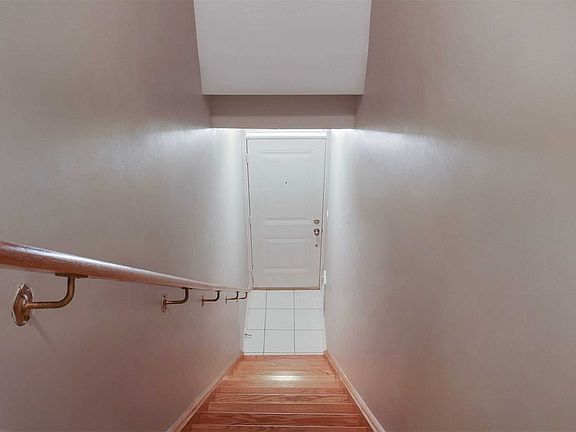 5th image of 9621 Jane St #13