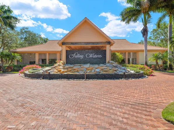 2202 Hidden Lake Dr #4, Naples, FL 34112