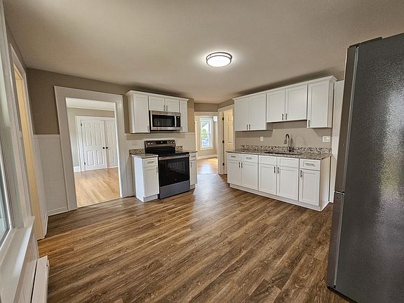 5th image of 11 W School St