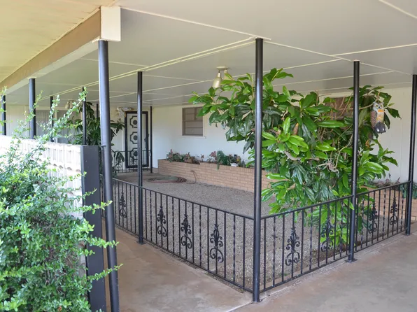 201 W Anderson Ave, Electra, TX 76360