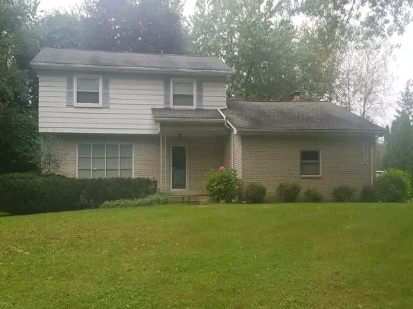 2400 Bratton Ave, Bloomfield Hills, MI 48302