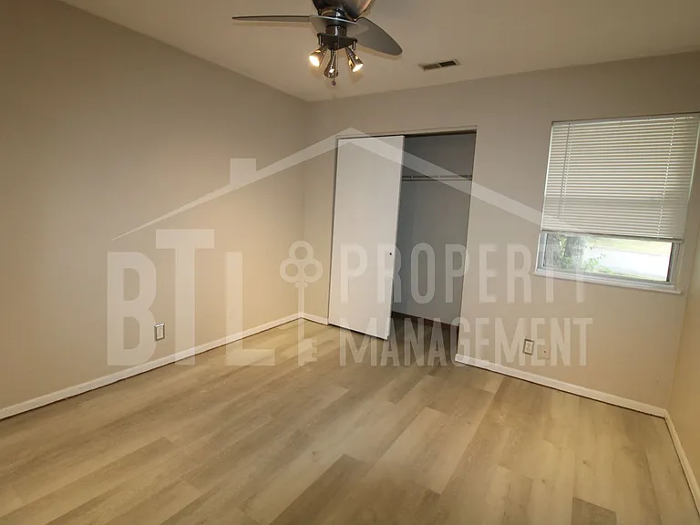 240 Fox Ridge Rd — Photo 5