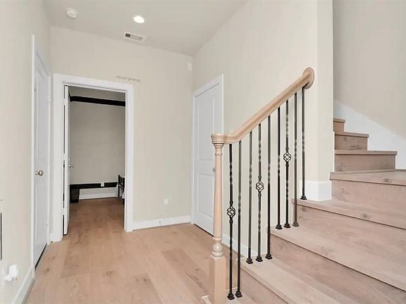 3rd image of 3322 Hutchins St