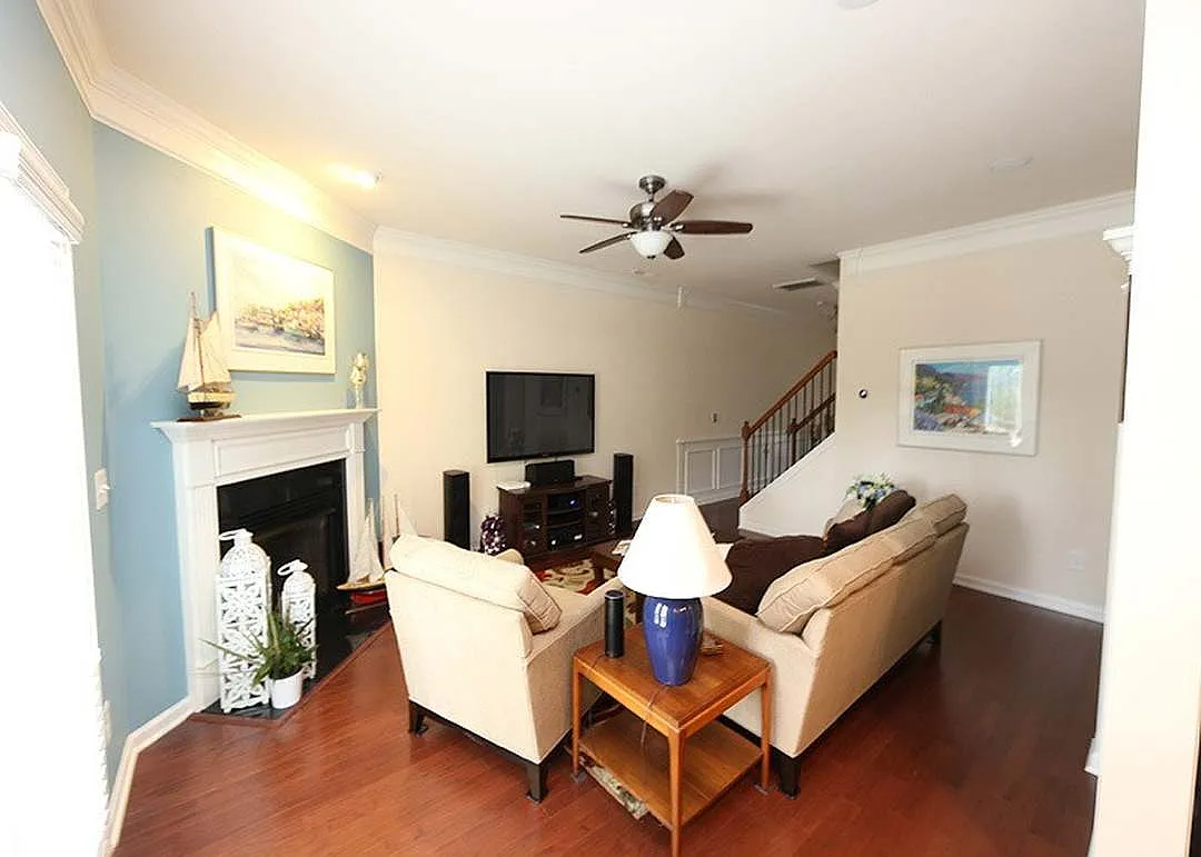 345 Scotlow Way — Photo 2