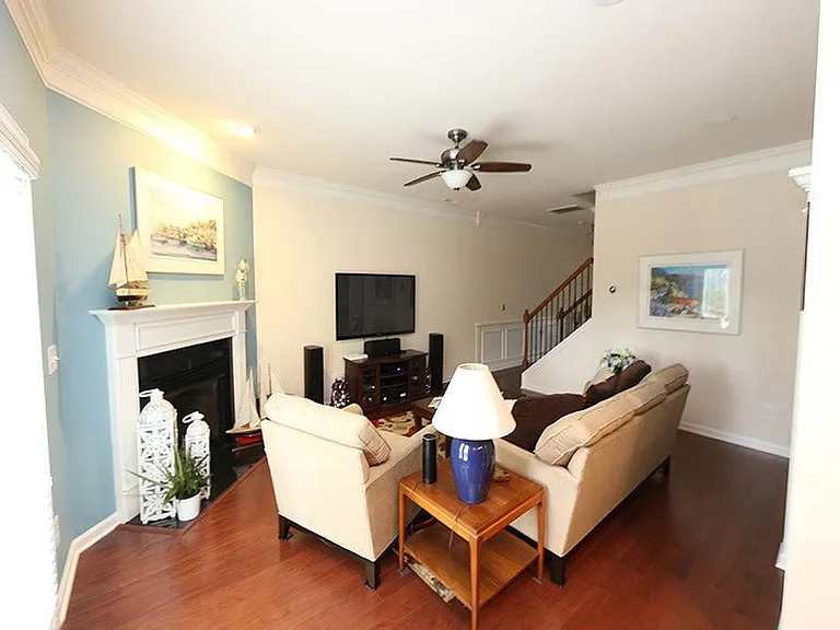 345 Scotlow Way — Photo 2
