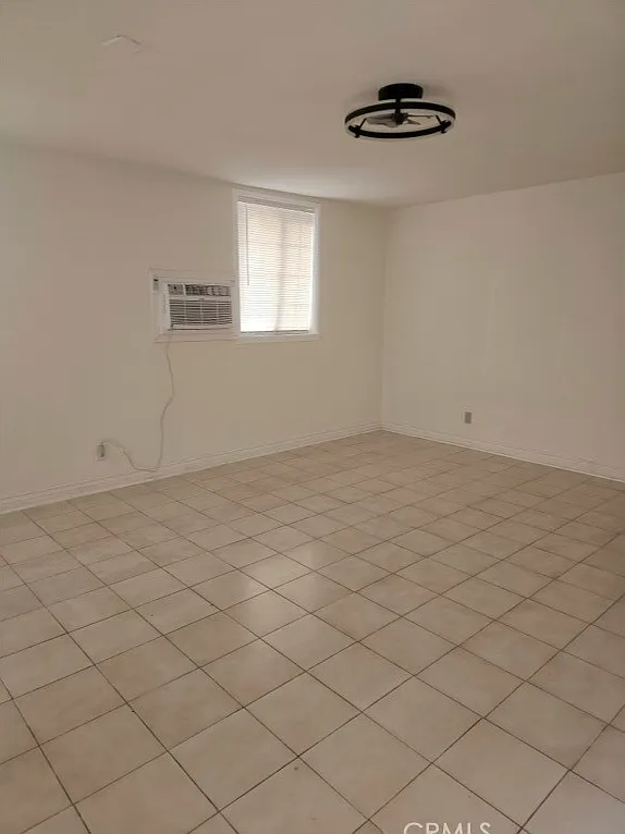Studio, 450 sqft, $1,600 — Photo 3