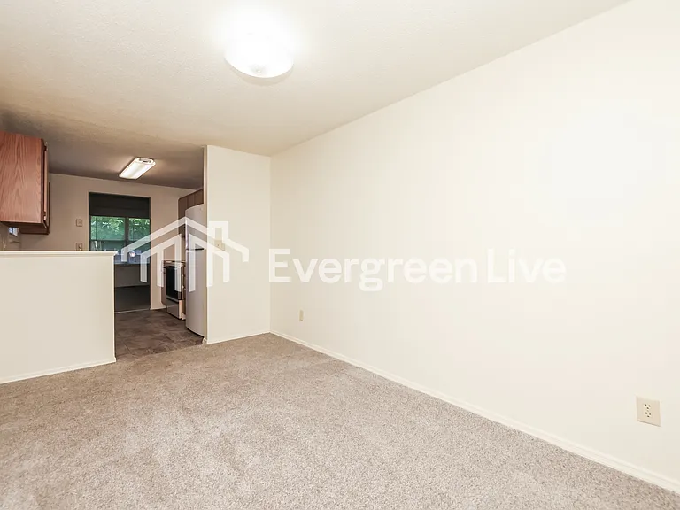 6492 Rolling Glen Dr — Photo 6