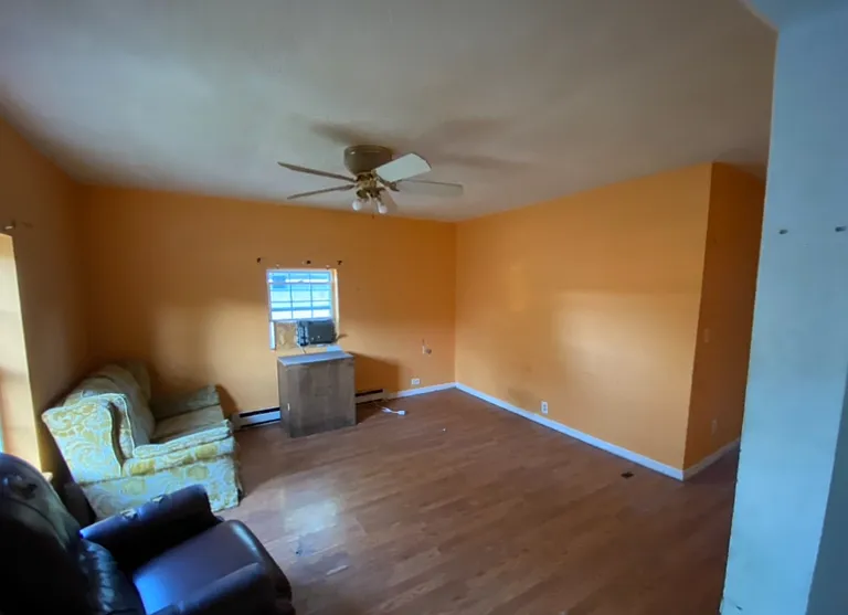 708 W Jones St — Photo 9