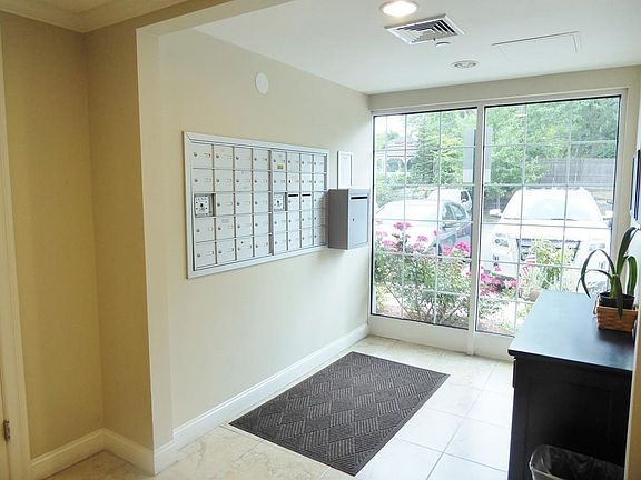 4th image of 10 Crowninshield St Unit 101