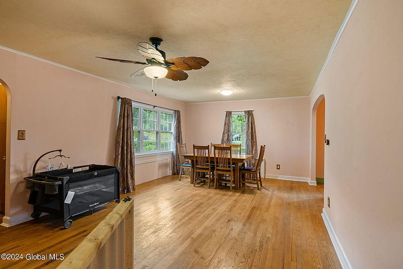 4th image of 171 Menand Road