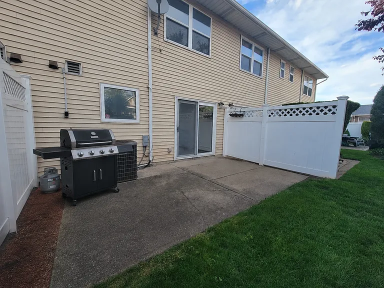 81 Church St #4 — Photo 34