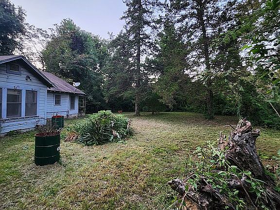4th image of 703 Miller St
