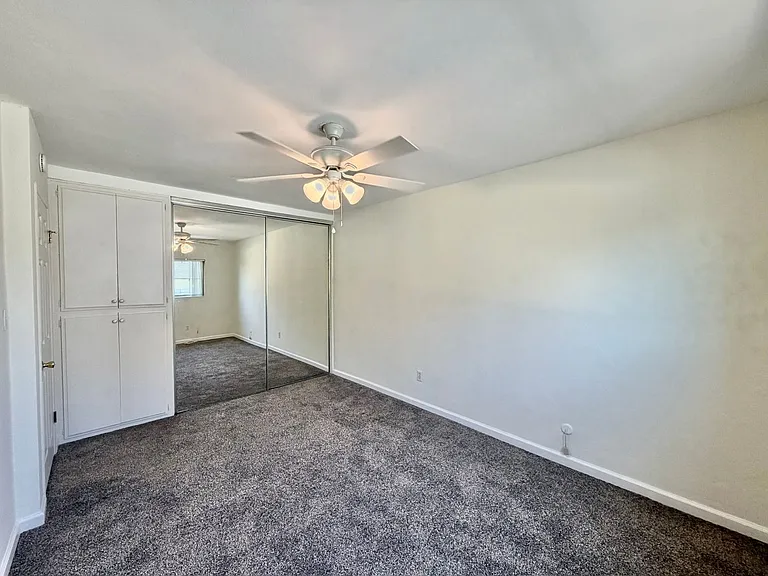 Georgia St Apartments — Photo 9