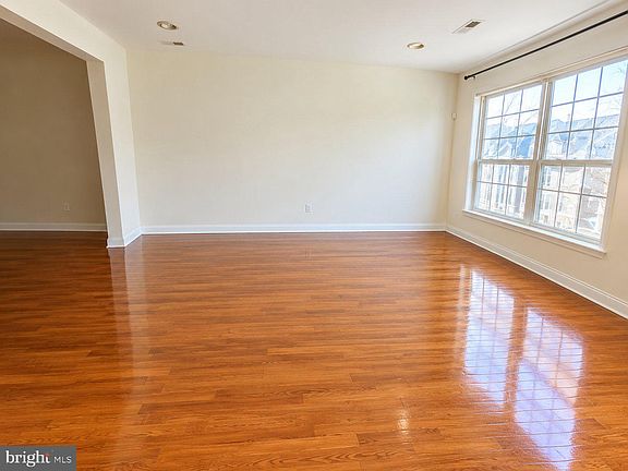 3rd image of 93 Hoover Ave