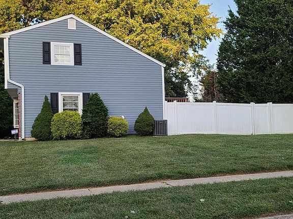 2nd image of 501 Rosewood Dr