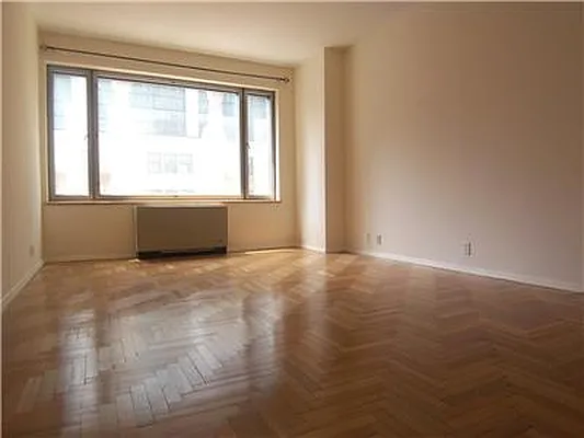 Sold by R New York | media 5