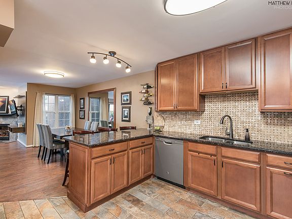 5th image of 107 Willow Creek Ln
