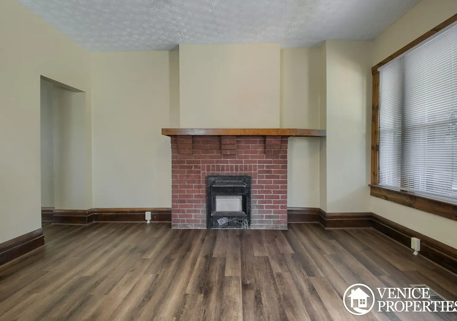 Charming 2BR on Lane and Indiana — Photo 3
