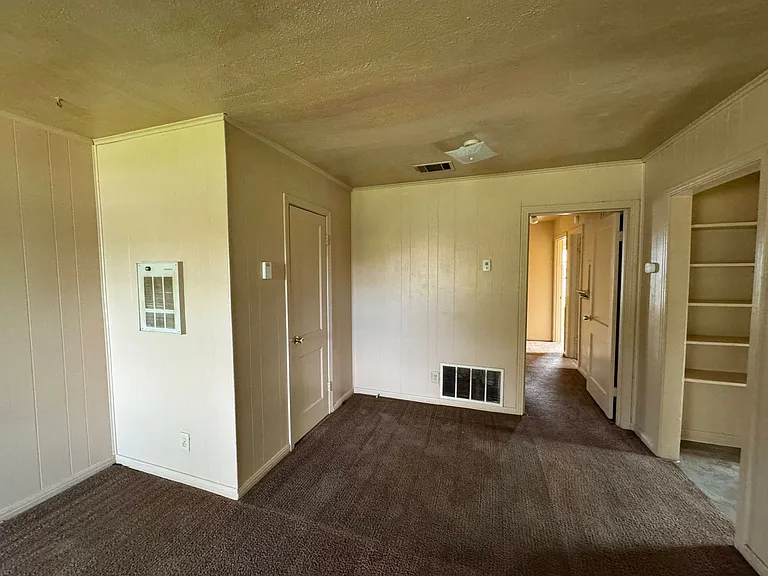 722 Sutton Dr — Photo 8