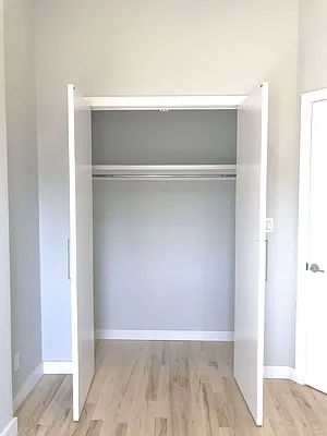 Rented by Realty 2000 Associates Ltd | media 37