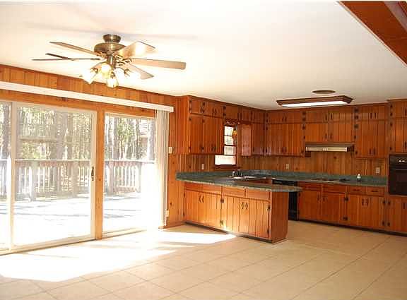 3rd image of 811 Inez Pl