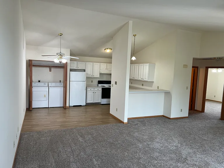 1301 Allwardt St #9E — Photo 7