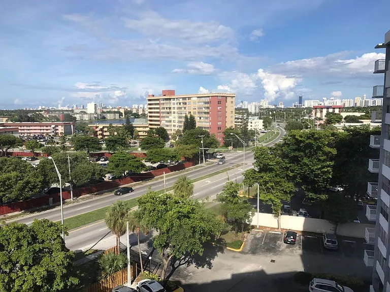 1300 NE Miami Gardens Dr #810E — Photo 13