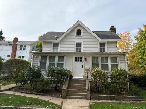 1061 Old Northern Blvd #B, Roslyn, NY 11576