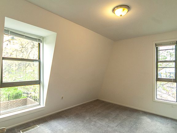5th image of 1329 Riggs St NW
