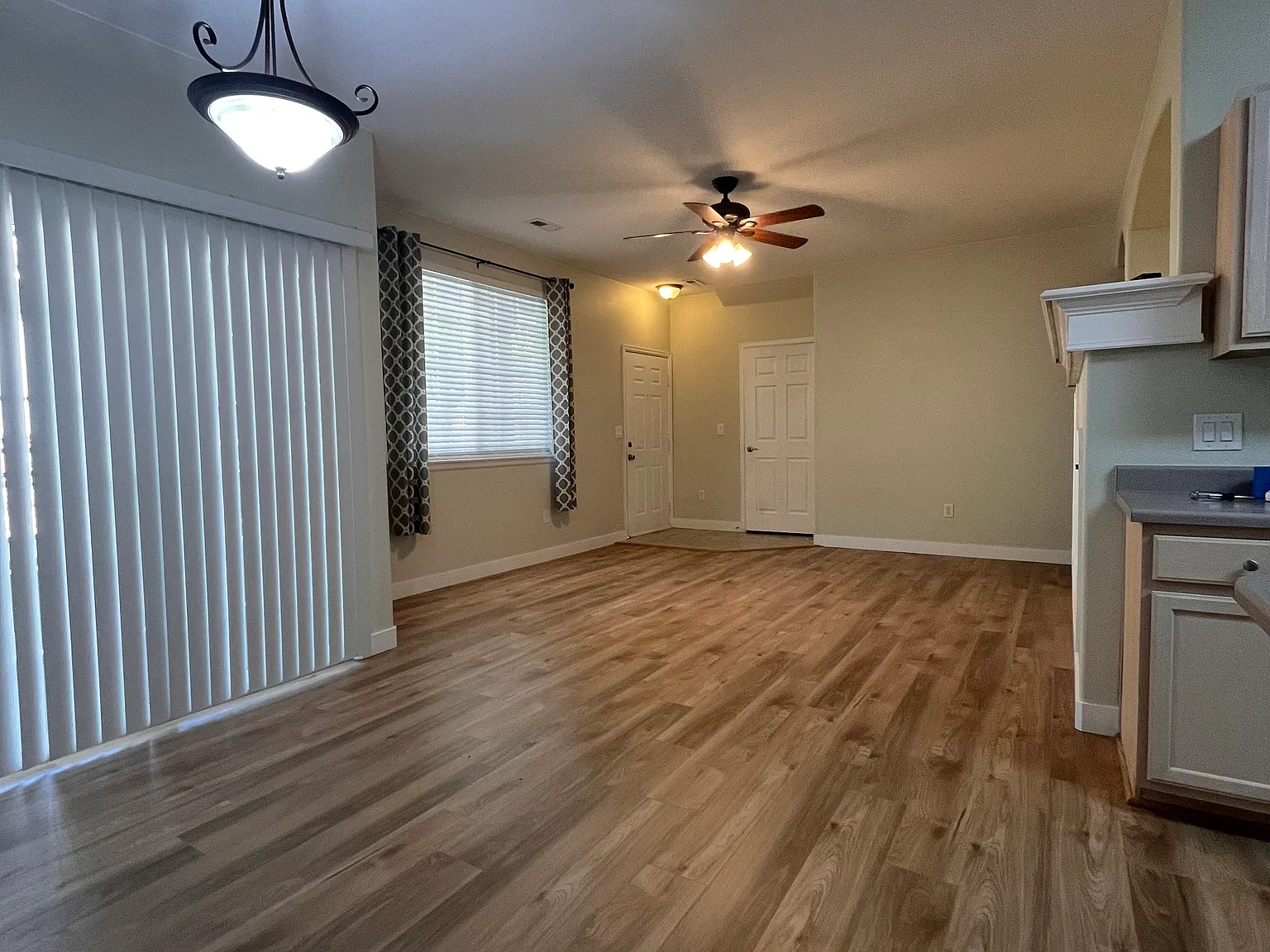 2 bed, 1082 sqft, $1,900 — Photo 4