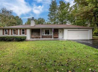 102 Old Orchard Ln, Orchard Park, NY 14127