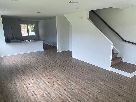 3rd image of 3008 E Columbus Dr