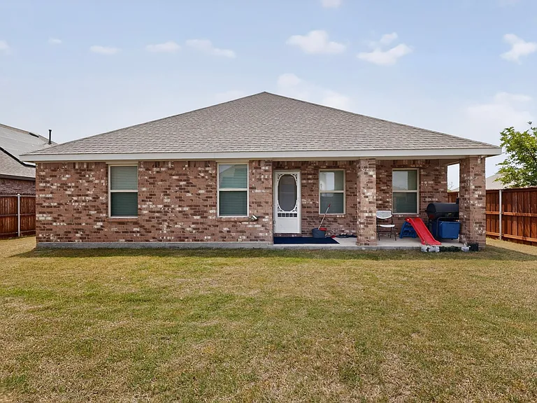 1114 Emerald Gate Dr — Photo 36