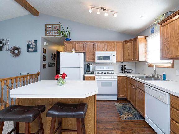 3rd image of 7560 Eastlane Ave