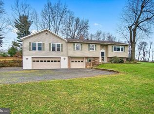 718 Chestnut Tree Rd, Elverson, PA 19520