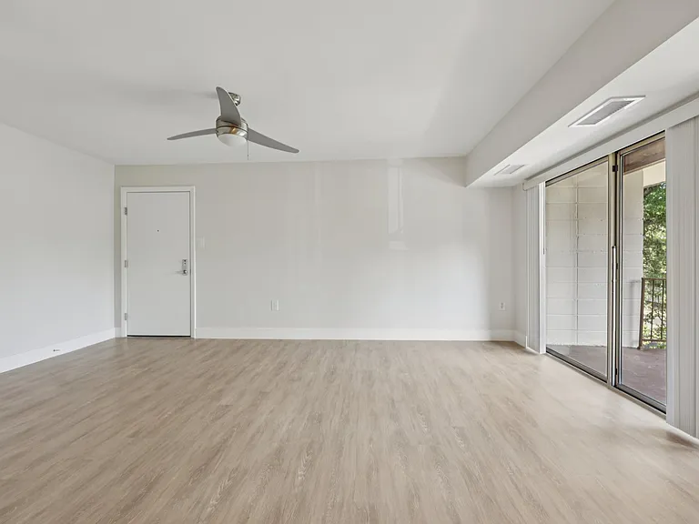 Lafayette Apartments — Photo 8