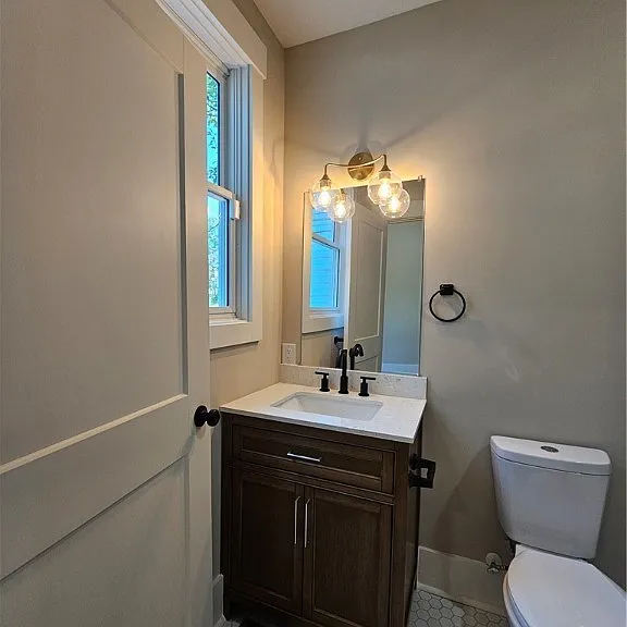 521 W 38th St — Photo 31