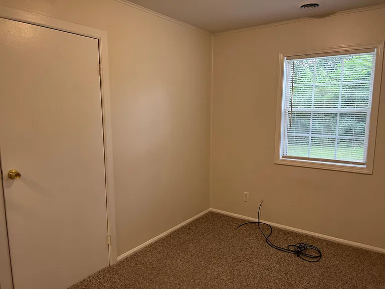 915 Shumway Ave — Photo 24