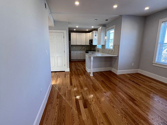 3rd image of 75 Winchester St #2