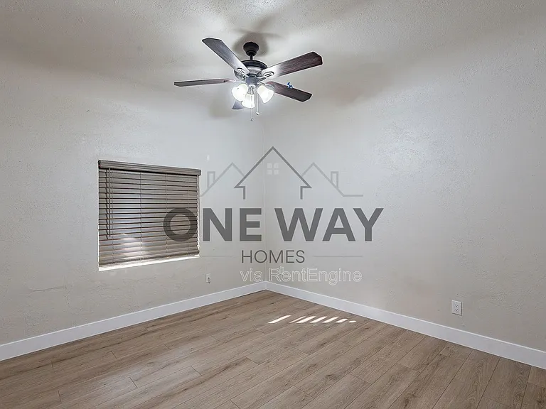745 E Pierce St — Photo 19